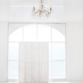 Очень белый зал