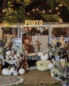 Ретро автобус и живой костер