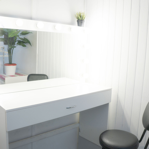 БЕЛАЯ СТУДИЯ