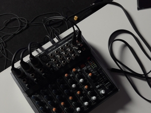 Total Black зал Подкастов