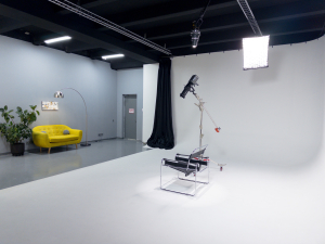 White с циклорамой