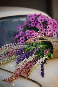 Ретро авто с цветочным декором