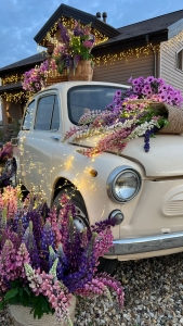 Ретро авто с цветочным декором