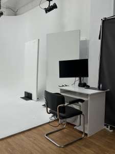 Большой зал с циклорамой