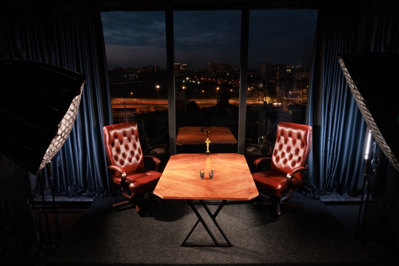 Студия для записи подкастов с видом на Москву