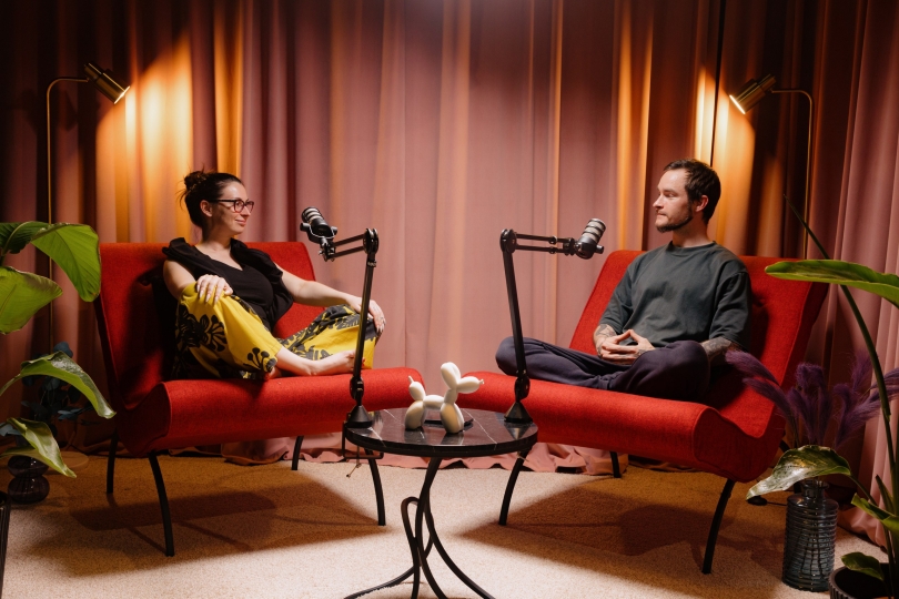 Студия для записи подкастов с видом на Москву