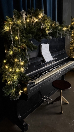 All in Ванеева (черный и белый залы)