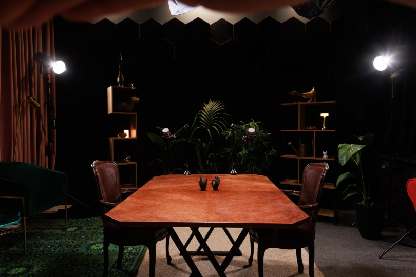 Студия для записи подкастов с видом на Москву