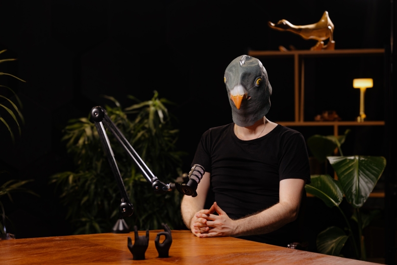 Студия для записи подкастов с видом на Москву