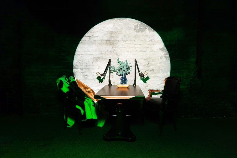 Студия для записи подкастов с видом на Москву