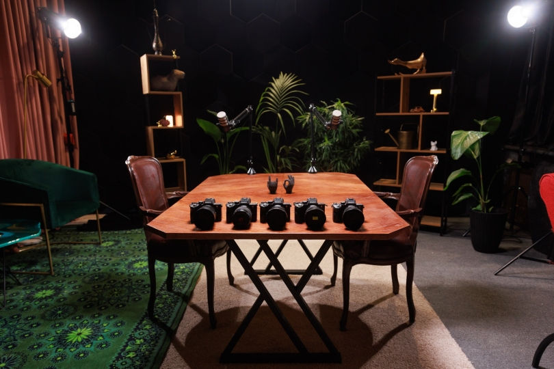 Студия для записи подкастов с видом на Москву