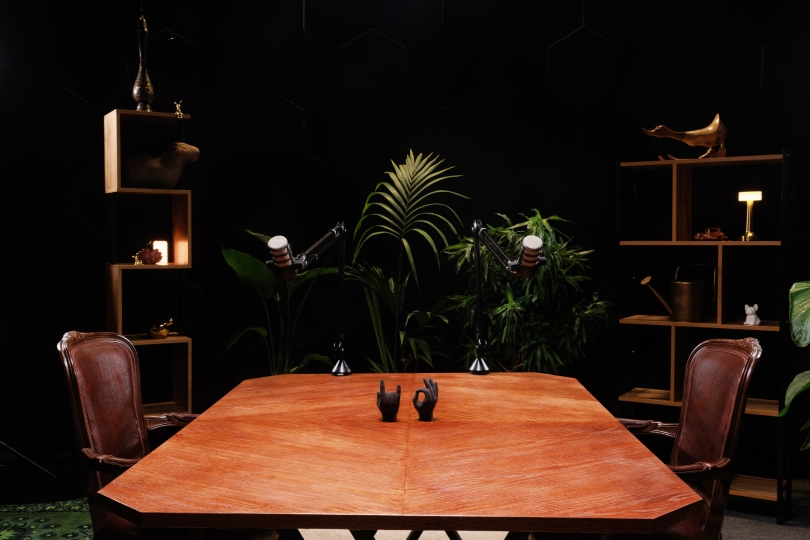 Студия для записи подкастов с видом на Москву