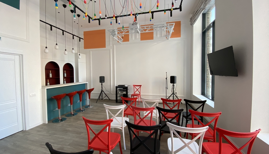 Большой зал (Famous)