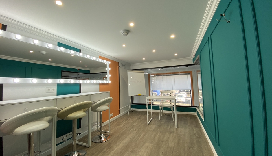 Большой зал (Famous)