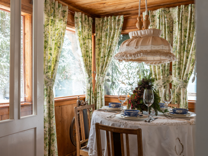 Розовый дом