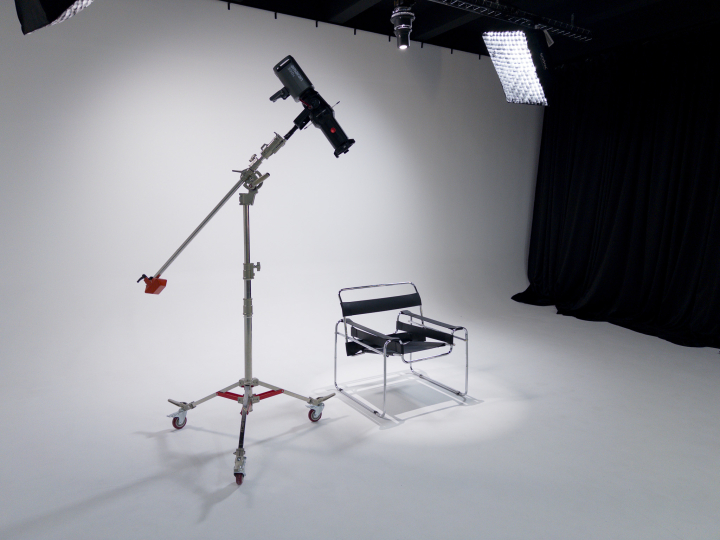 White с циклорамой