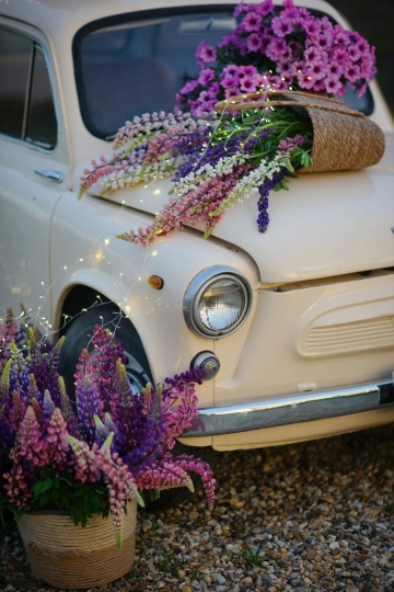 Ретро авто с цветочным декором