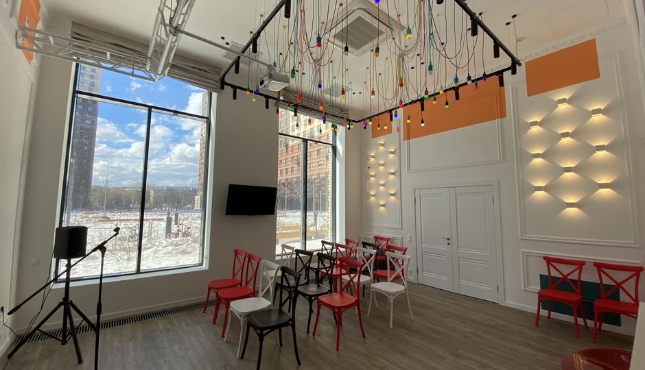 Большой зал (Famous)