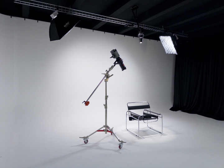 White с циклорамой