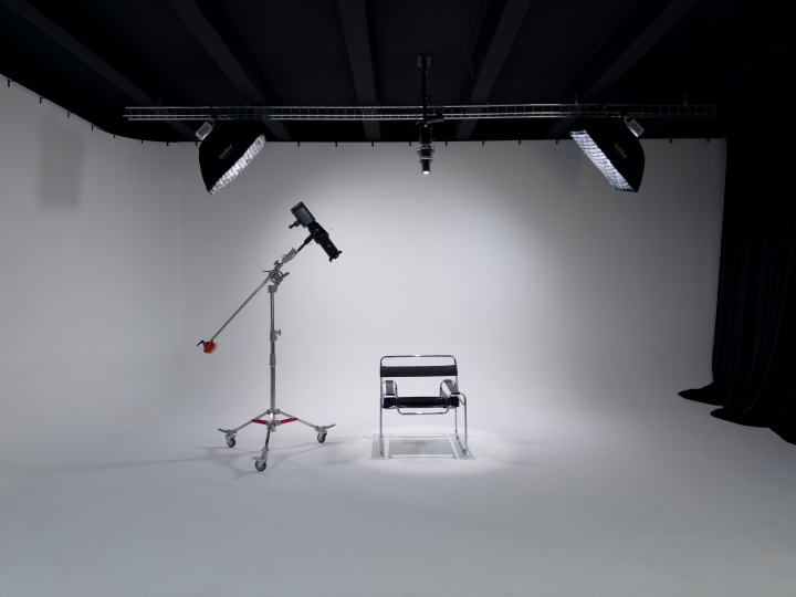 White с циклорамой