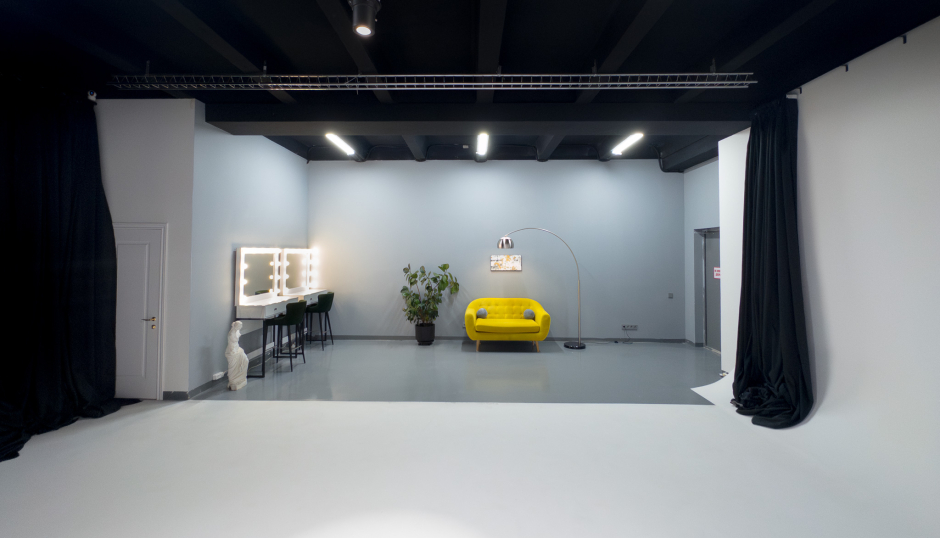 White с циклорамой