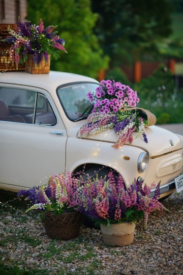 Ретро авто с цветочным декором