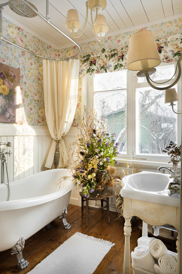 Розовый дом