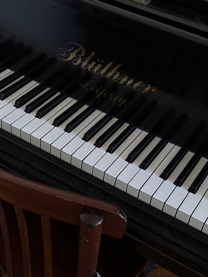 Винтажная квартира в Сталинке  с роялем- Twosabe studio