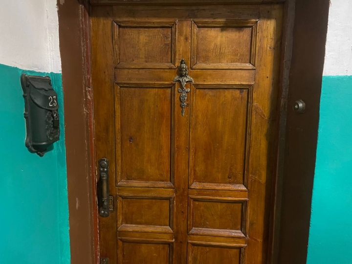 Ретро квартира с дореволюционной мебелью и антиквариатом