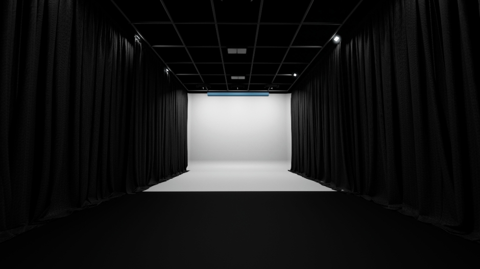 Белая циклорама и чёрный павильон 4ART STUDIO