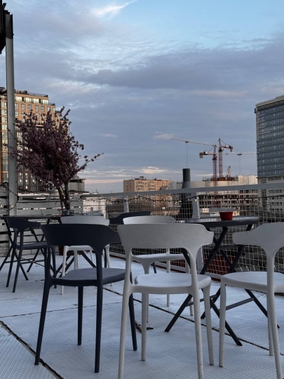 Гостиная для друзей с террасой