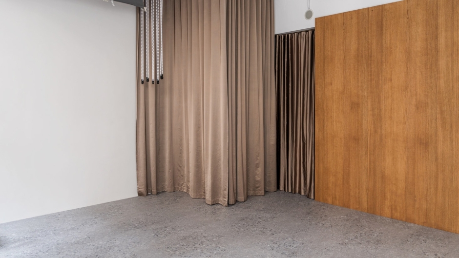 28.28 (Flashing Lights Studio)