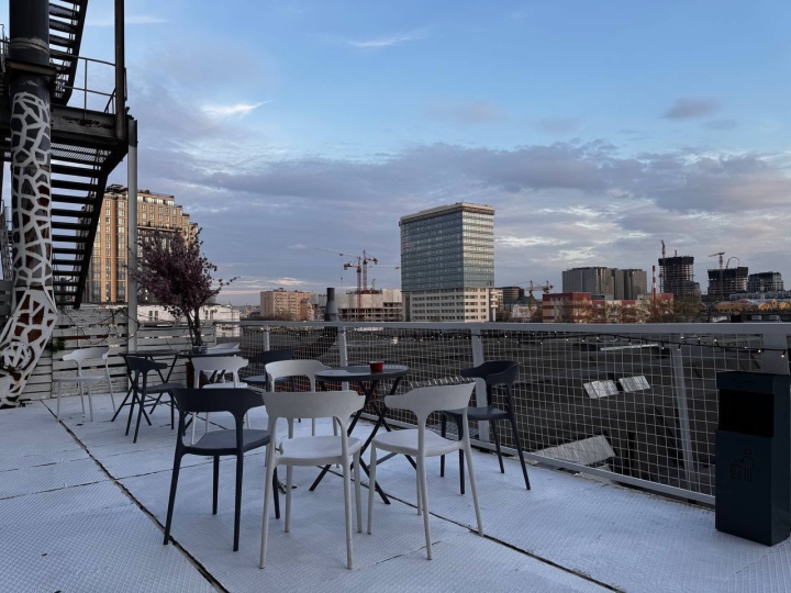 Гостиная для друзей с террасой