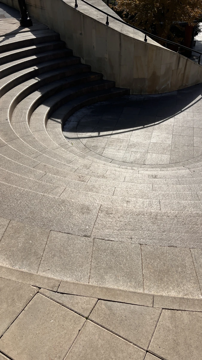 Необычная полукруглая лестница