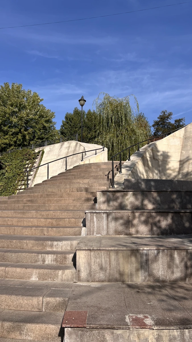 Необычная полукруглая лестница