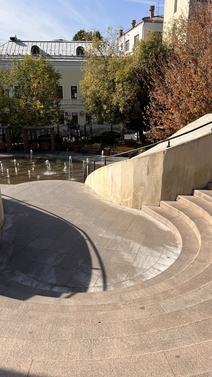 Необычная полукруглая лестница