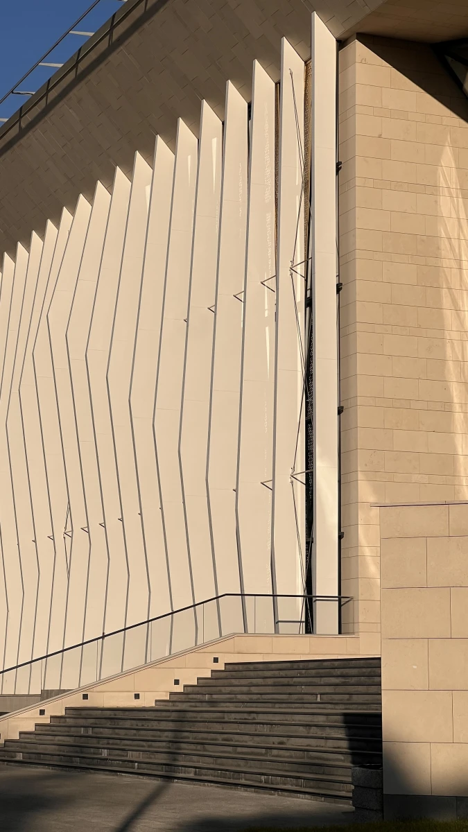 Необычная архитектура фасада Дворца спорта в Лужниках