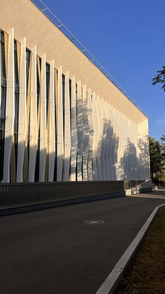 Необычная архитектура фасада Дворца спорта в Лужниках