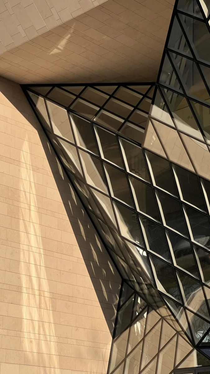 Необычная архитектура фасада Дворца спорта в Лужниках