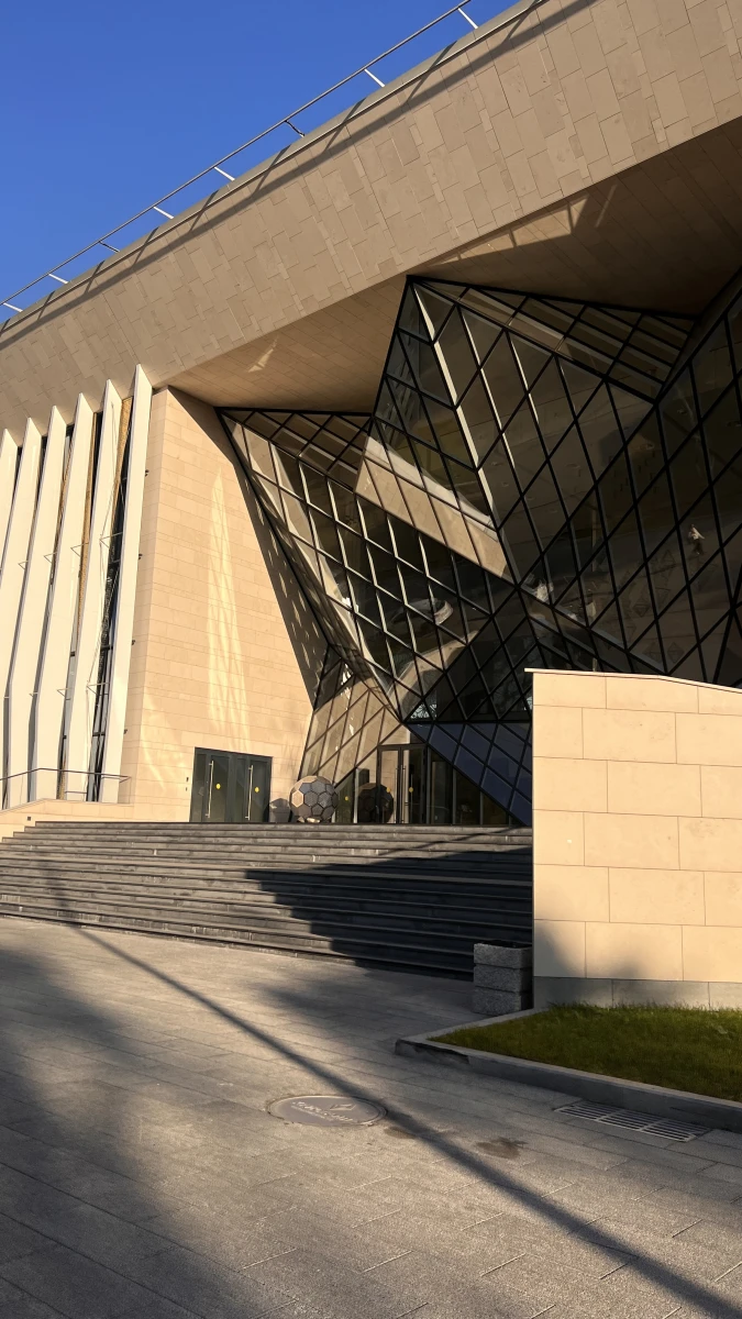 Необычная архитектура фасада Дворца спорта в Лужниках