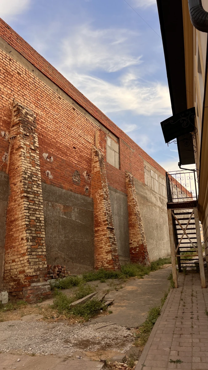 Необычное кирпичное строение