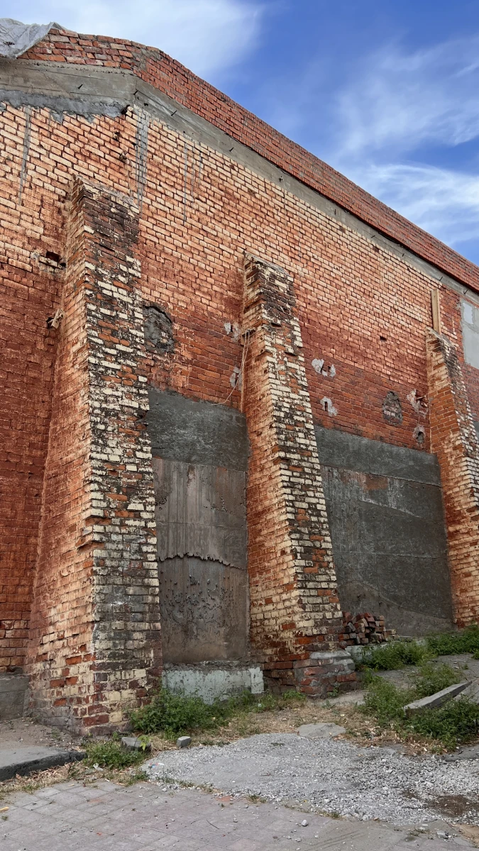 Необычное кирпичное строение