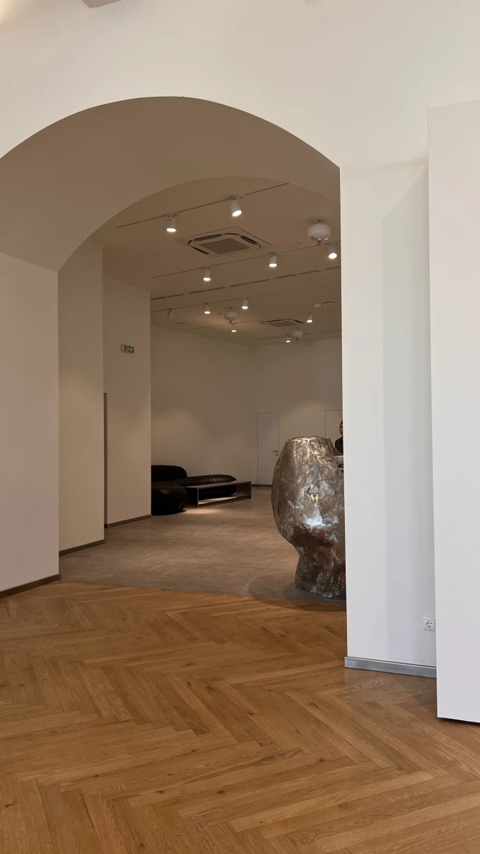 Минималистичный интерьер магазина Lime