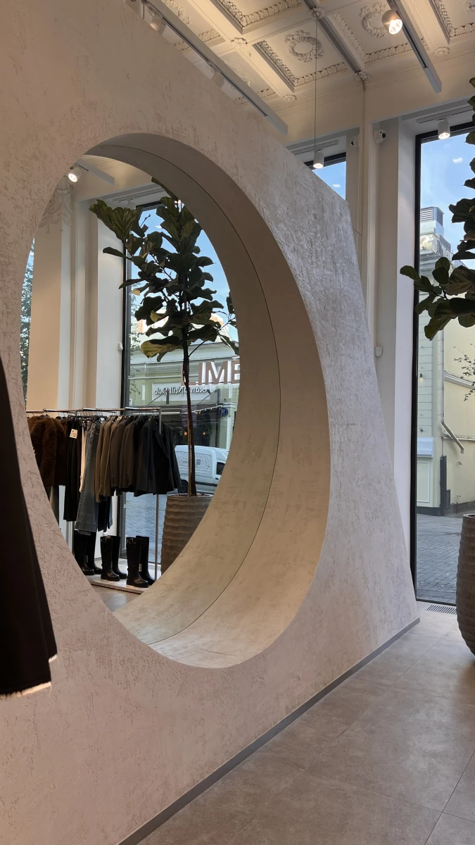 Минималистичный интерьер магазина Lime