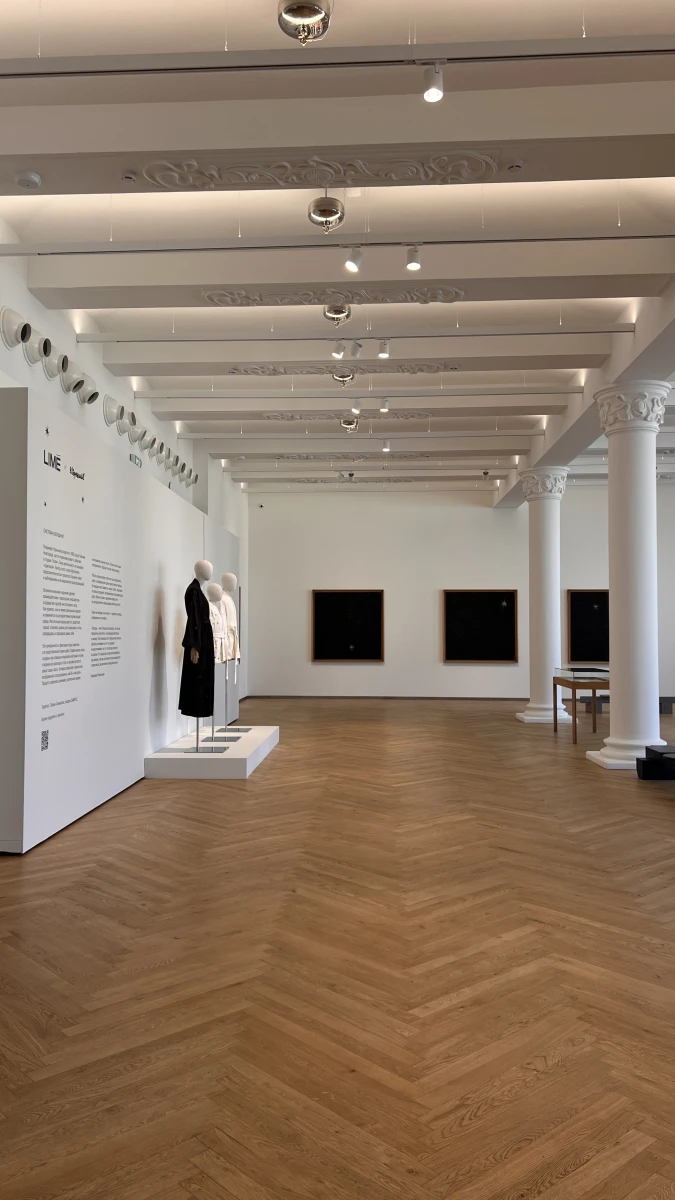 Минималистичный интерьер магазина Lime