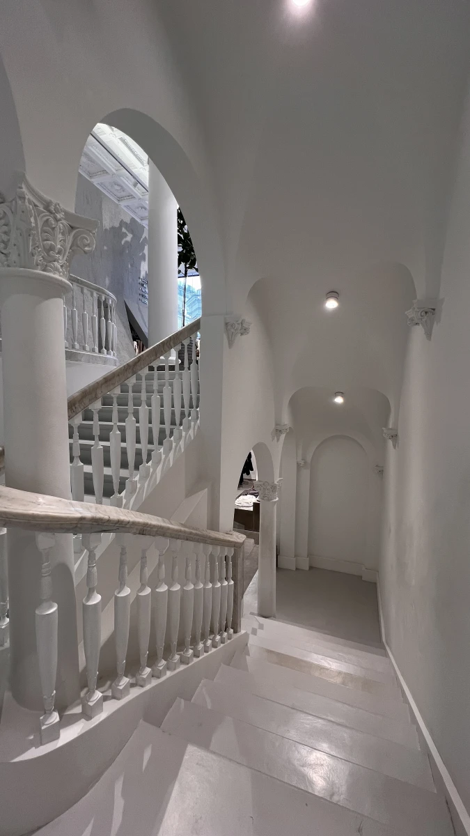 Минималистичный интерьер магазина Lime