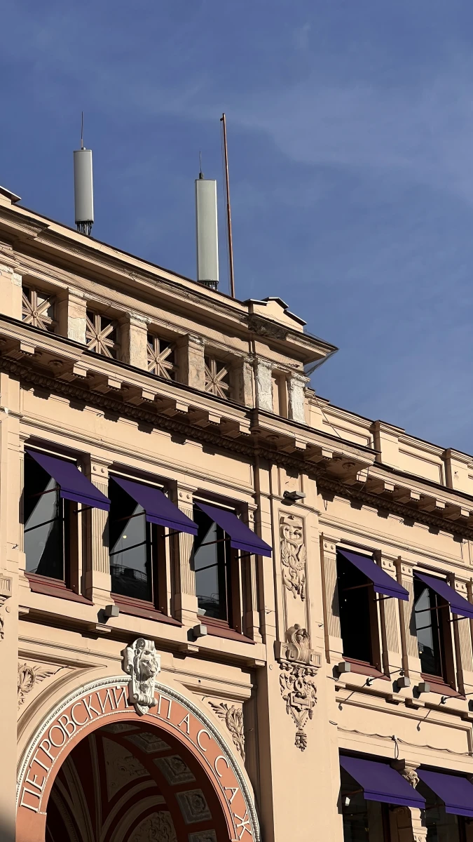 Монументальная арка с колоннами