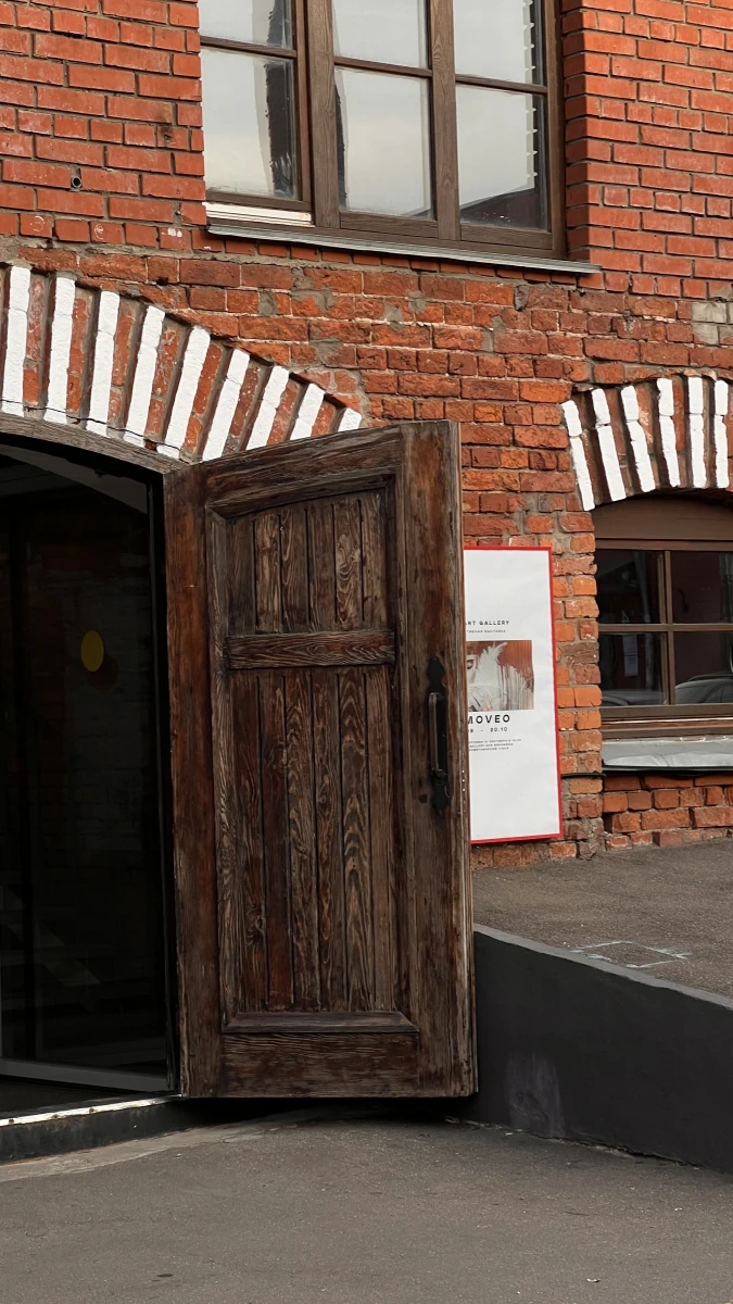 Аутентичные деревянные ворота на Винзаводе