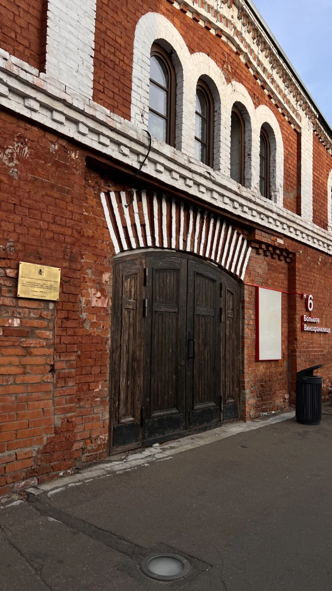 Аутентичные деревянные ворота на Винзаводе