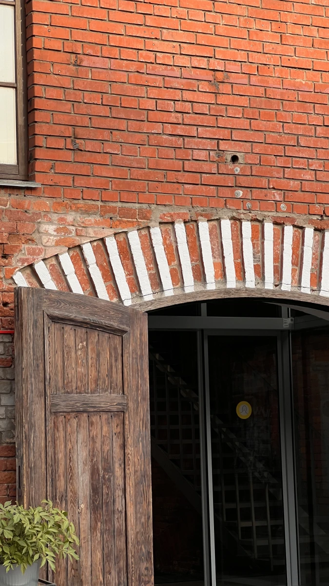 Аутентичные деревянные ворота на Винзаводе